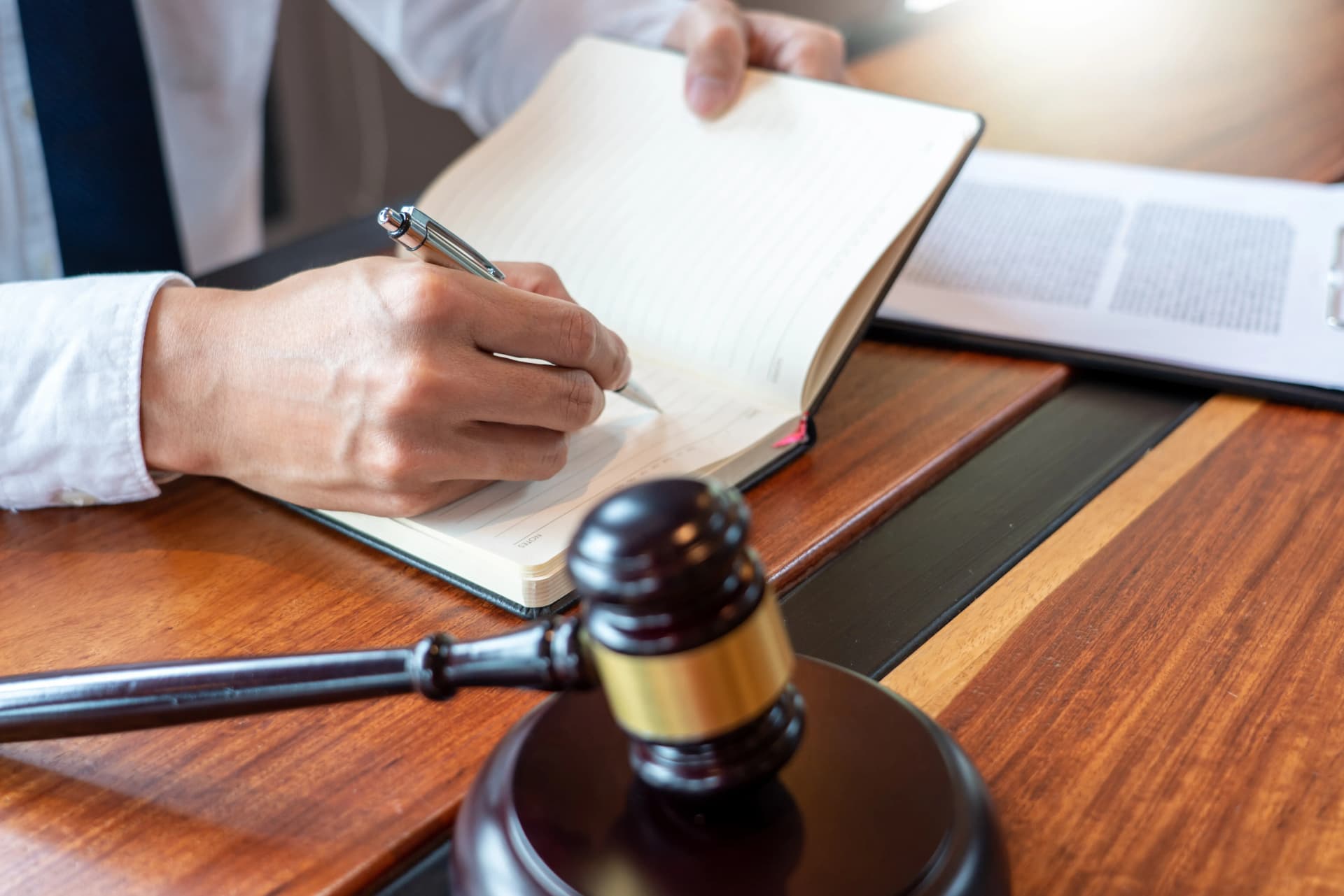 성매매변호사, 의뢰인 처벌 방어 위한 변호 전략