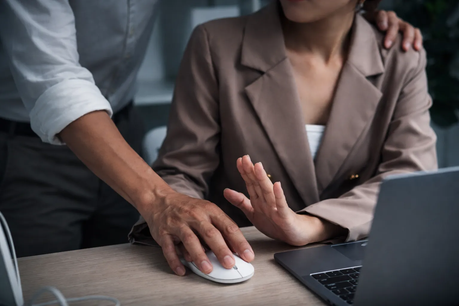 직장내성추행 강제추행 성범죄 변호사상담 업무상위력